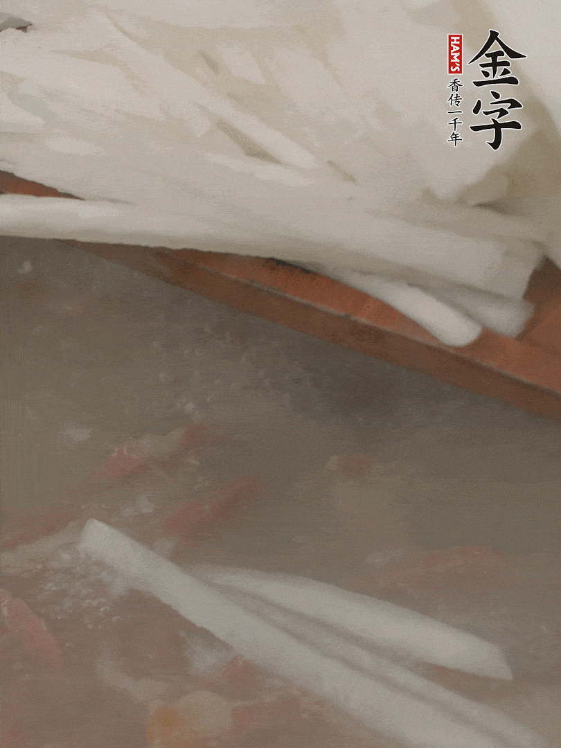 放蘿卜絲，燉5分鐘。