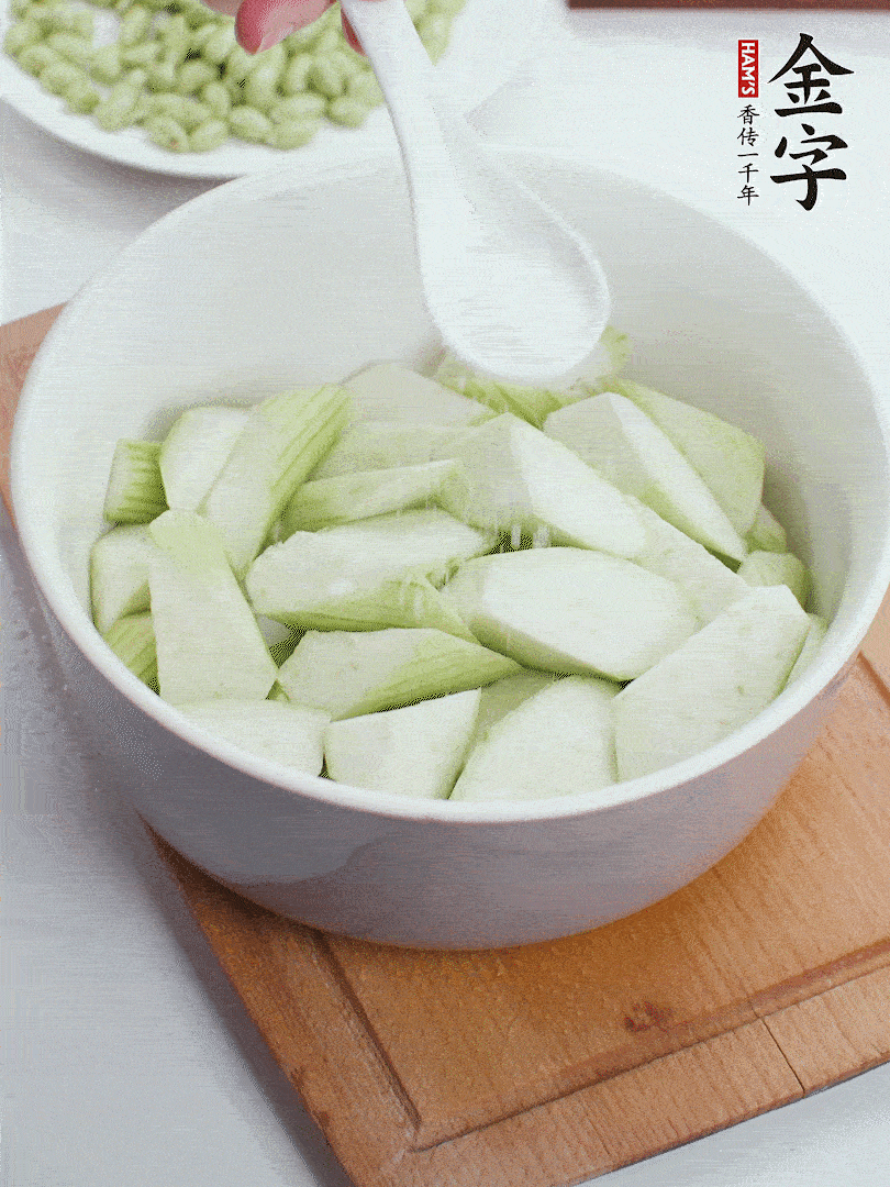 水中加1勺鹽浸泡，防止變黑。