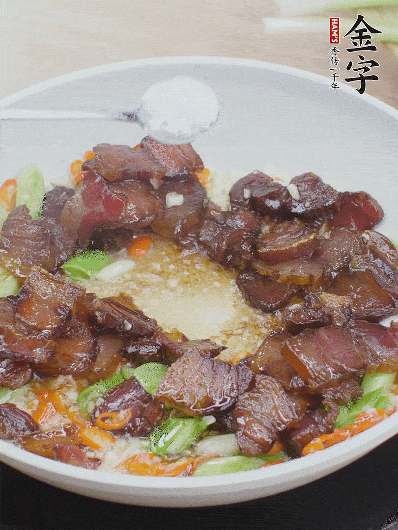 下醬油肉，一點(diǎn)生抽、白糖調(diào)味。