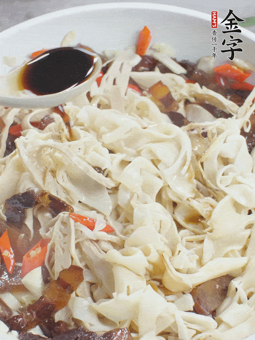 下糯米筍，淋一點生抽、蠔油調(diào)味。
