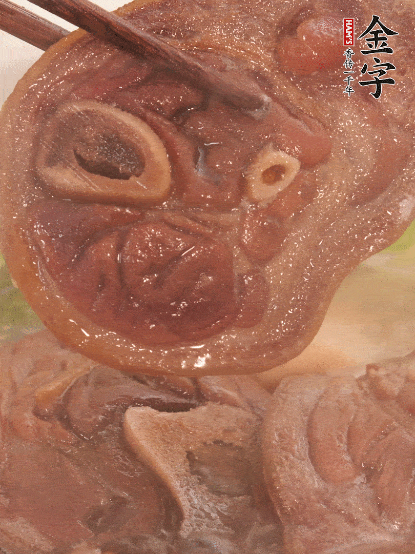 大火燒開后，調(diào)成小火燜煮30分鐘，煮至蓮藕軟糯。