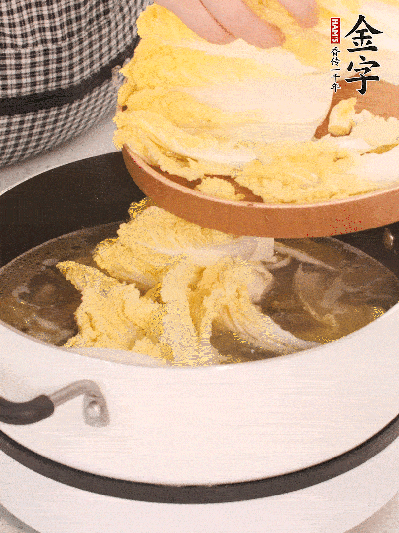 放入娃娃菜、金針菇再燉煮5分鐘。