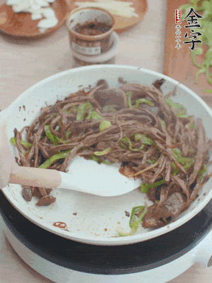 少許鹽調(diào)味。
