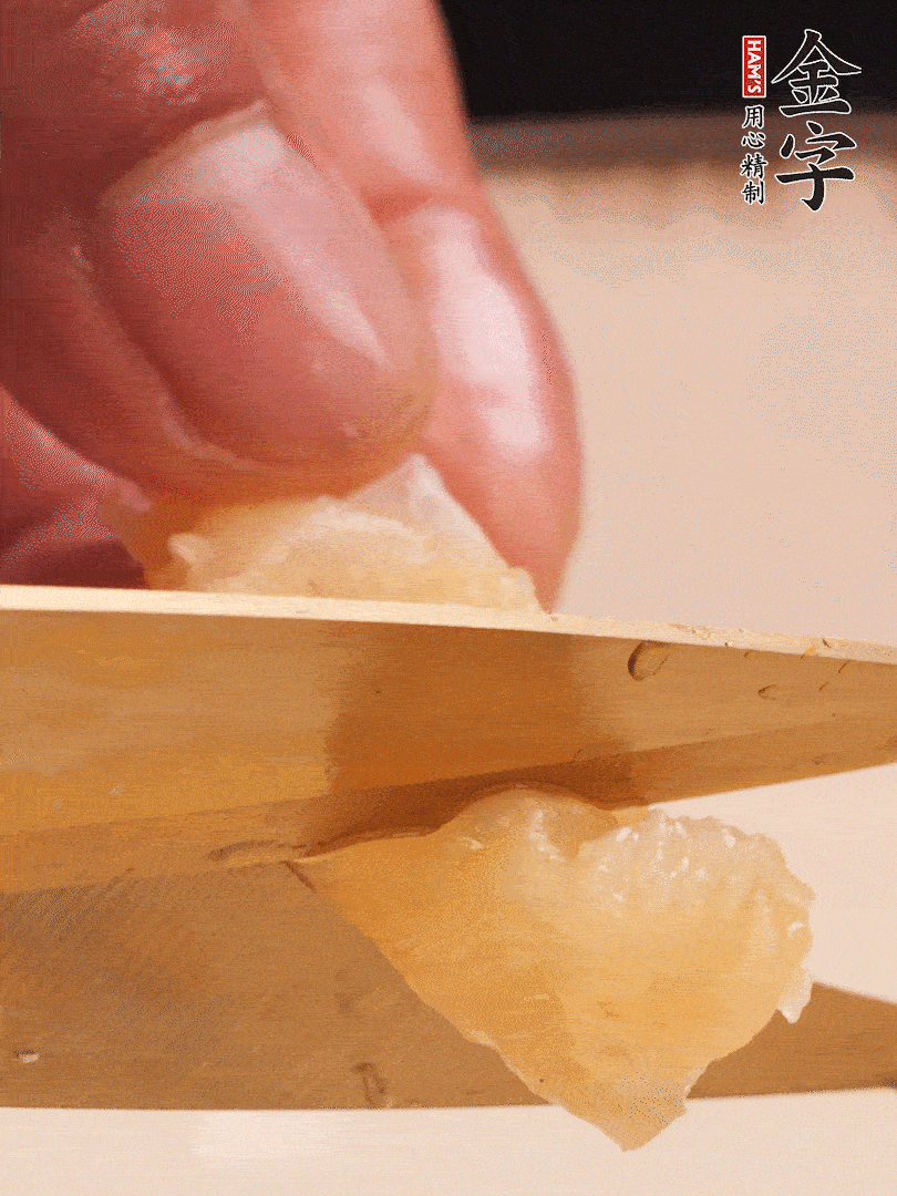 取出放入清水中，清洗表面，再剪成小段