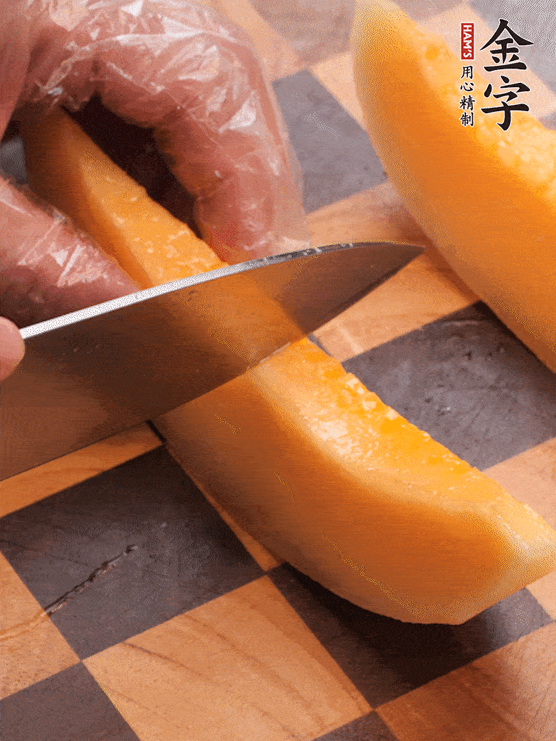 火腿包裹哈密瓜，按圓形擺放