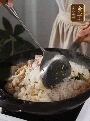 米飯煮熟后，拌入薺菜